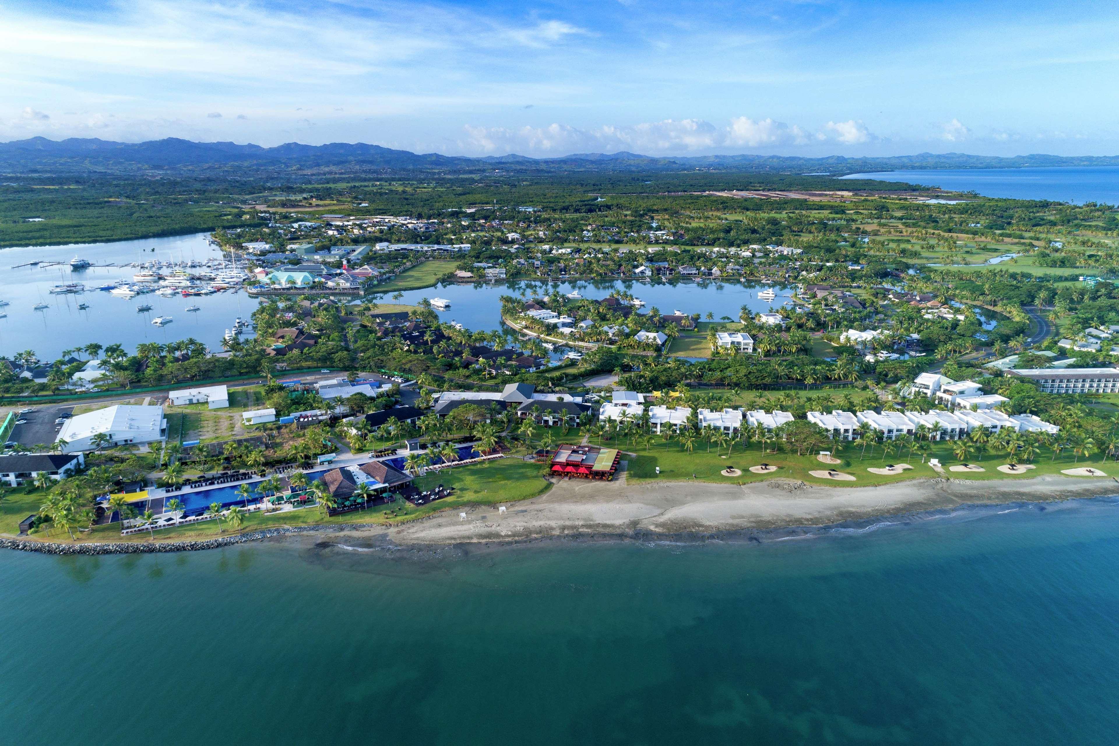 Hilton Fiji Beach Resort And Spa Denarau Island Eksteriør billede Aerial view of the town of La Romana